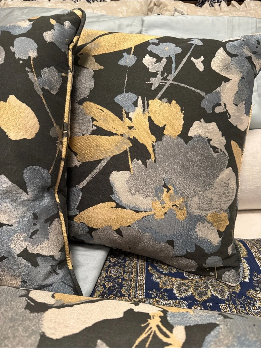 Ethan Allen set 3 custom pillows 18”x18” and bolster